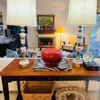 Thomasville sofa table