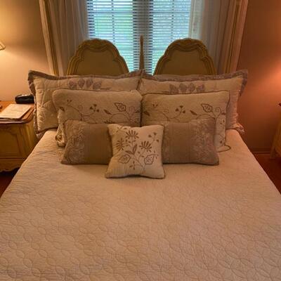 Sleep Number Queen Bed w/ Foot Warmer & Adjustable Head & Feet - $420 Bed & Mattress Only - Vintage Stanley Furniture French...