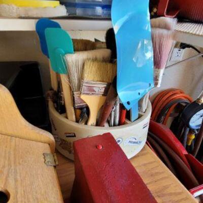 Paint brushes and spatulas
