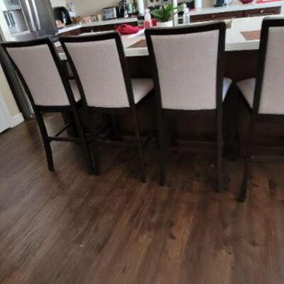 Dining table / chairs