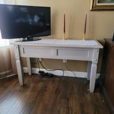 White display table