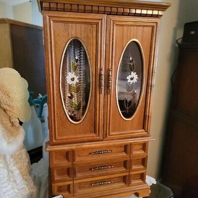Wood jewelry box