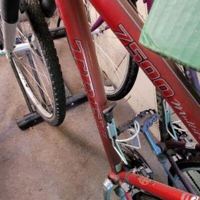 Trek 7500 mountain bike