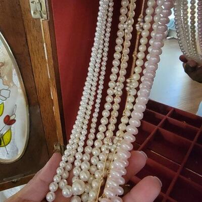 Vintage pearl necklaces