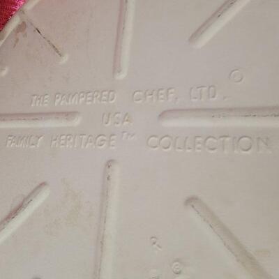 Family Heritage cake display detail