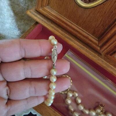 Pearl bracelets