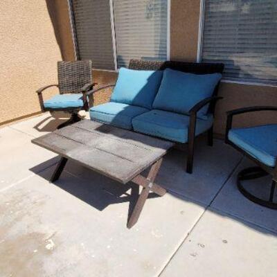 Garden table / chairs