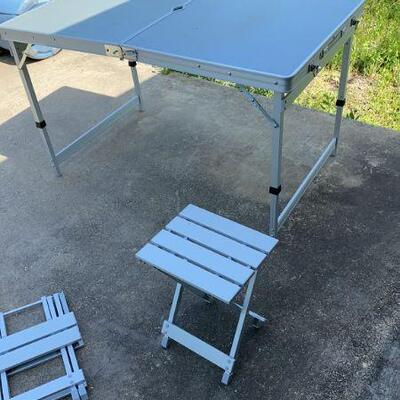 Aluminium picnic table and chairs