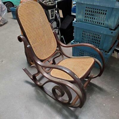 2601	

Rocking Chair
Measures Approx 22