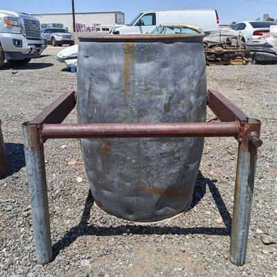 80582	

Steel pivoting barrel.
Steel pivoting barrel. Barrel is 33 x 23 pivot is 24 x 28