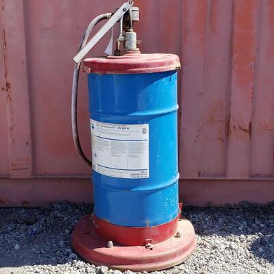 81002	

Chevron Hand Oil Pump
Measures Approximately:15"Ã—20"Ã—40"