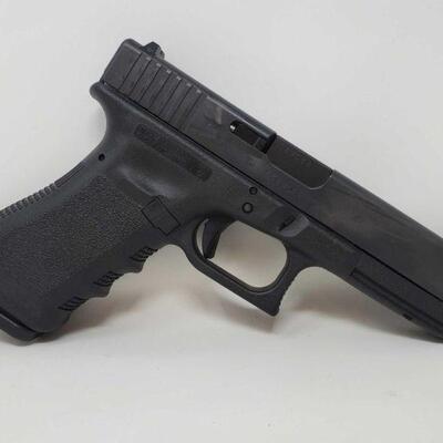 326	
Glock 17 9mm Semi-Auto Pistol
Barrel Length: 4.5" Serial Number: BTAV533
2813