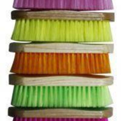 200	
4 Medium bristle brushes with wood handle measures 2" x 8"
Measures 2"x8"