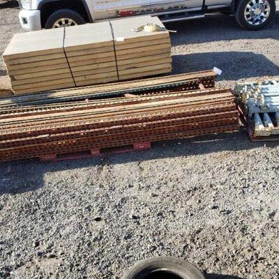 80568	

Pallet Racking
25 Cross Bars Ranging In Size From Approx: 132" - 51" 4 Uprights Measures Approx: 132" x 42"