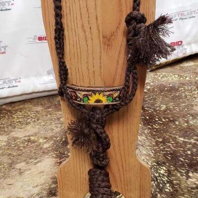 174	
ShowmanÂ® Woven brown nylon mule tape halter with hand painted feather, sunflower and cactus noseband
Showman Woven Brown Nylon Mule...