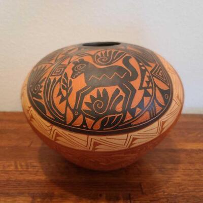 2345	

Native American Laguna Pueblo Pot - Signed By Artist
Signed SR Garcia Measures approx 6.5
