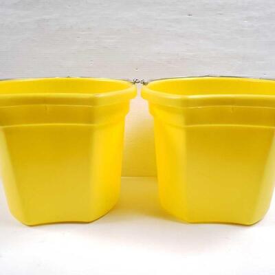 108	
NEW Two (2) 20 Qrt. Flat back bucket, 11