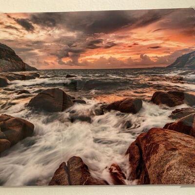 2343	

Canvas Photo with Gloss Finish
Measures approx 27â€ x 20â€