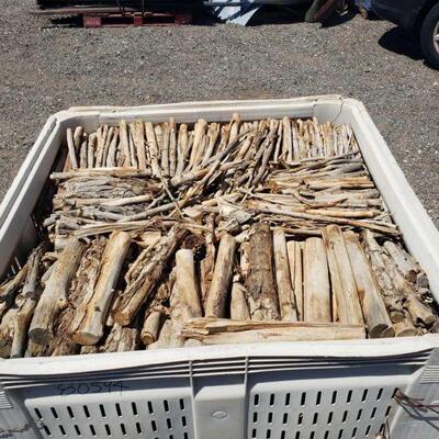 80594	

Crate of small pieces of wood.
Crate of small pieces of wood.