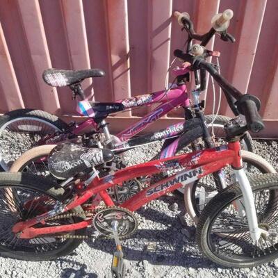 81008	

Three Small Bicycles
Schwinn Bicycle Serial Number: SNFSD09MF3668 Surrounding Items Not Included!!
 