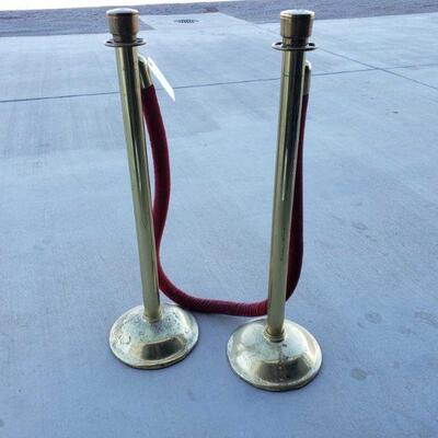 #4600 â€¢ Two Rope Stanchions And Velvet Rope