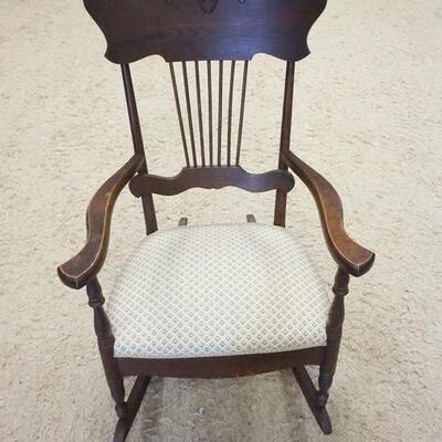 1138	OAK SPINDLE BACK UPHOLSTERED SEAT ROCKER
