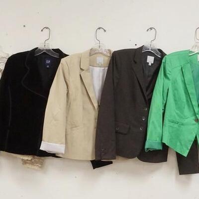 1276	LOT OF 4 LADIES JACKETS & A SWEATER. LOT INCLUDES DIA, GAP & THREE BY HALOGEN. 
