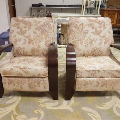1055	PAIR OF LAZYBOY RECLINERS W/BENTWOOD ARMS
