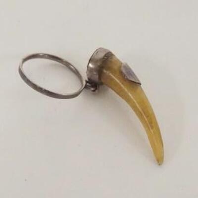 1075	MINIATURE HORN ON RING W/HINGED LID, POSSIBLY SNUFF, HORN 1 1/2 IN
