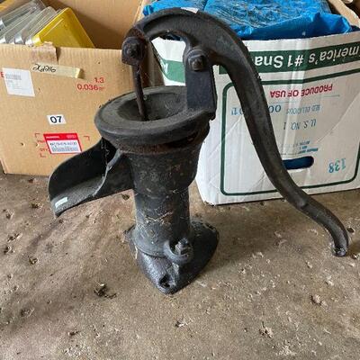 VINTAGE CAST IRON WATER HAND PUMP