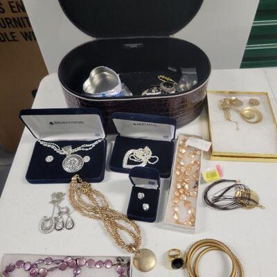 $5 & Up Start Bid Jewelry, Coins, High End Clothing, Tiki Bar, Generator and More