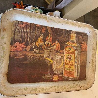 https://www.ebay.com/itm/124706991827	TM9370 Gordon’s Gin Tin Tray Vintage-	3 Day Auction
