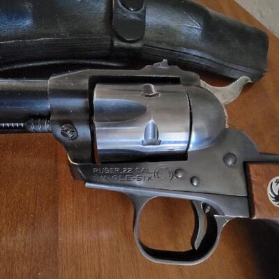 Ruger 22 revolver and leather case