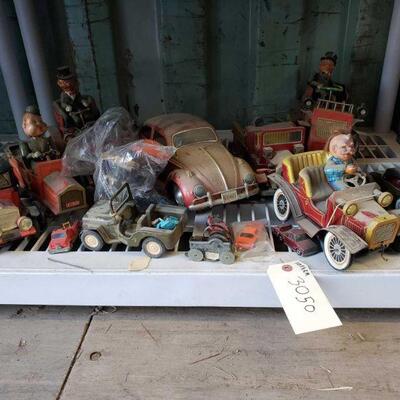 3050	

Vintage Toy Cars
17 Vintage Toy Cars