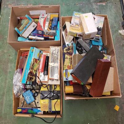6134	

Model Train Set
Motors. Cars. Tracks. Contfollers. Accessories. Buildings