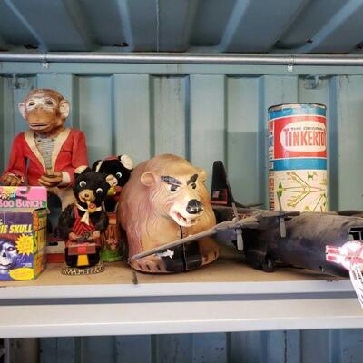 3052	

Vintage Toys
Tinker Toy. Talking Strobie Skull. Airplane. Battery Powered Toys