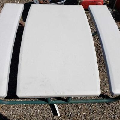 #50048 â€¢ Plastic Bench