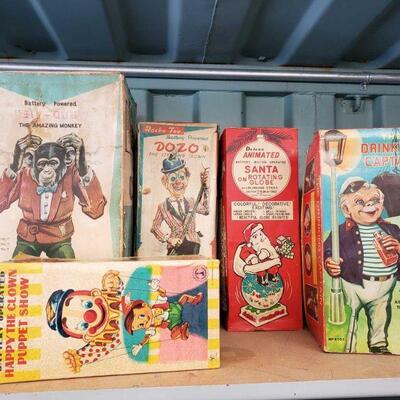 3054	

Vintage Battery Operated Toys
5 Vintage Battery Operated Toys