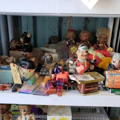 3046	

Vintage Toys. Pez. Jewelry Box. Knife. Binoculars.

