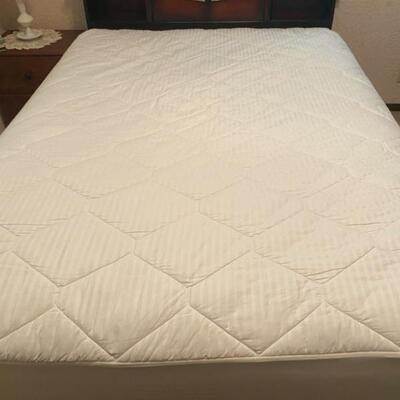 Mid Century Bassett  Queen Bed w/Mattress, Headboard & Frame - $180