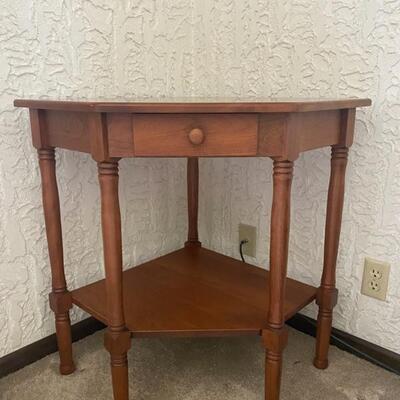 Panozzo's Amish Furniture Corner Table - 24" Wide x 24" Deep x 29.5" Tall - $75