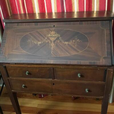 Antique inlaid desk $179
32 X 17 X 30 1/2