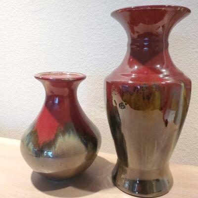 3036	

2 Bombay Vases
Measures approx 8