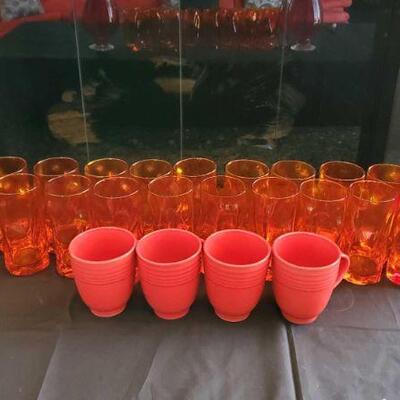 2104	

18 Orange Glasses, 4 Mugs, And 2 Vases
18 Orange Glasses, 4 Mugs, And 2 Vases