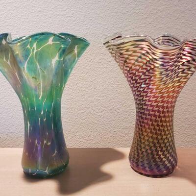 3030	

2 Multicolor Glass Vases
Measures approx 8