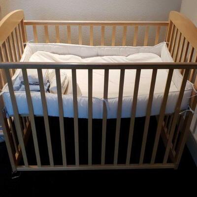 3012	

Wooden Crib
Measures Approx 39.5"x26"x35.5"