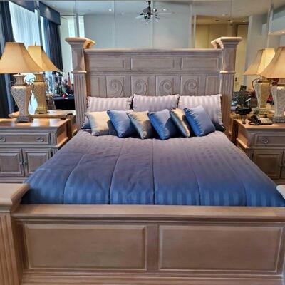 3004	

American Drew California King Bed Frame with 2 Nightstands and 2 Lamps
Bed frame measures approx 85" x 98" Headboard...