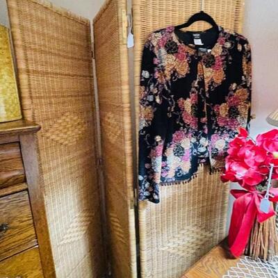 Wicker folding screen