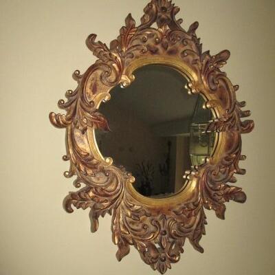 Lovely Wall Mirrors To Choose From