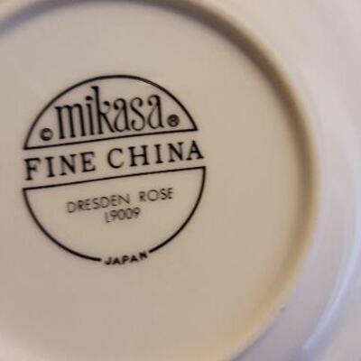 Mikasa fine china dinner set detail